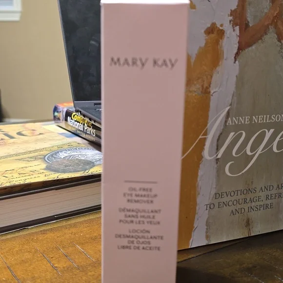 BRAND NEW!!! Mary Kay Oil-Free Eye Makeup Remover in Pink Packaging - Picture 1 of 4